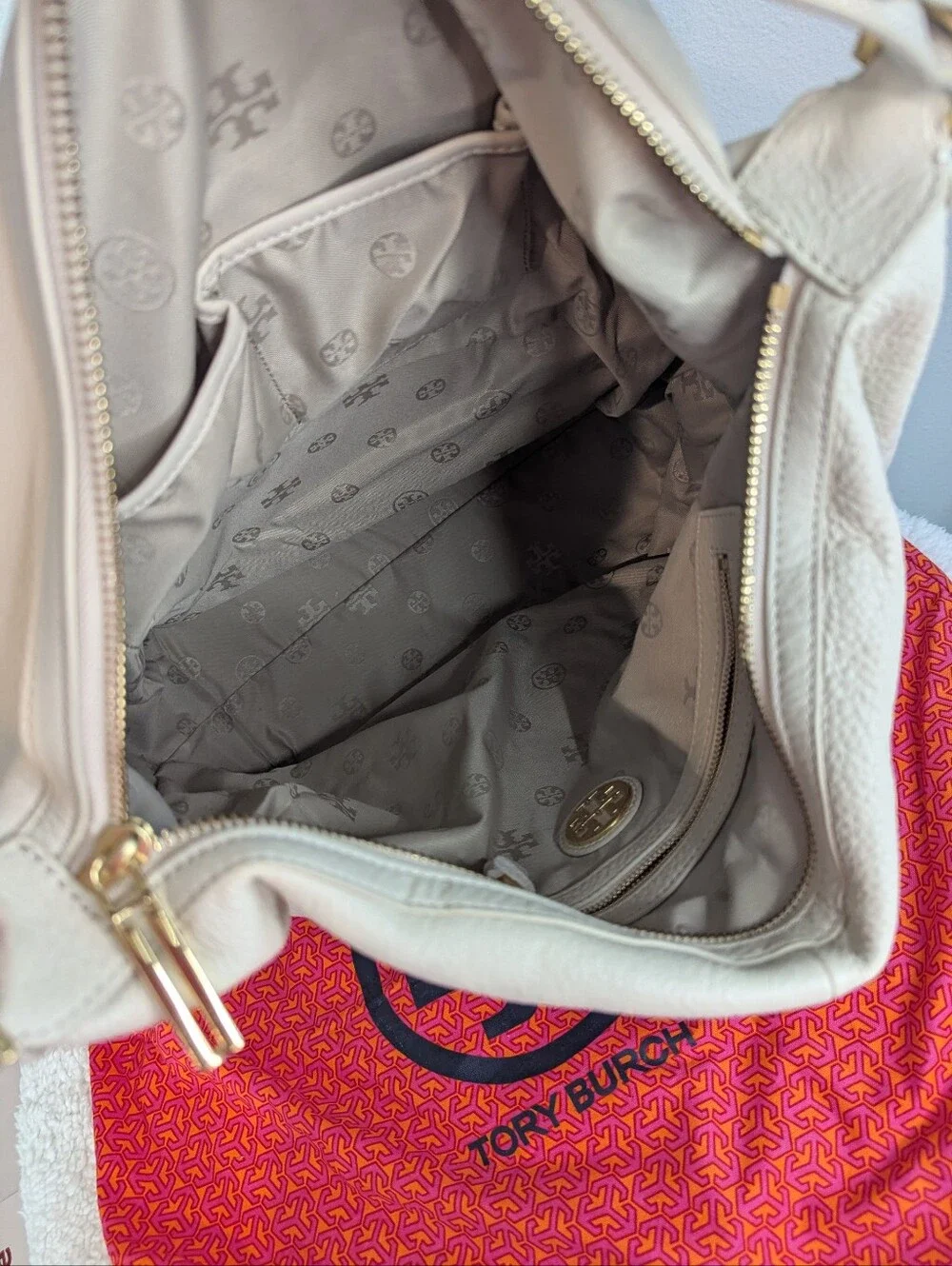 Tory Burch Kipp Hobo Bag Ivory Dust Pebbled Leather Gold Hardware